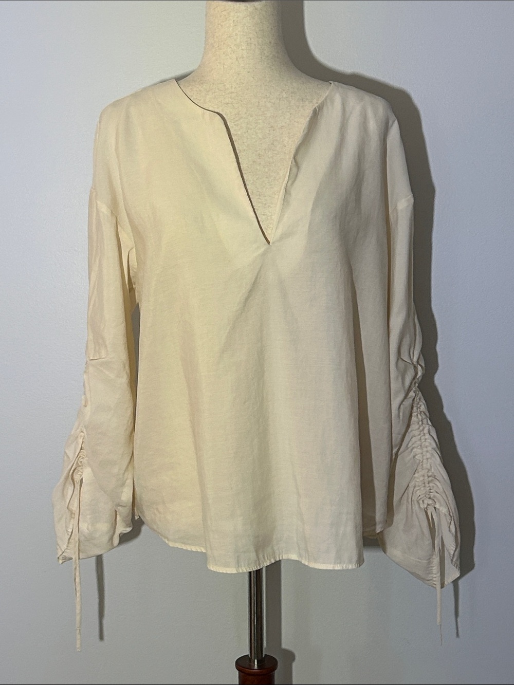 H&M Cream V-Neck Pullover Blouse with Ruched Drawstring Sleeves
